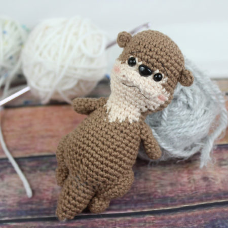 Free amigurumi crochet pattern otter