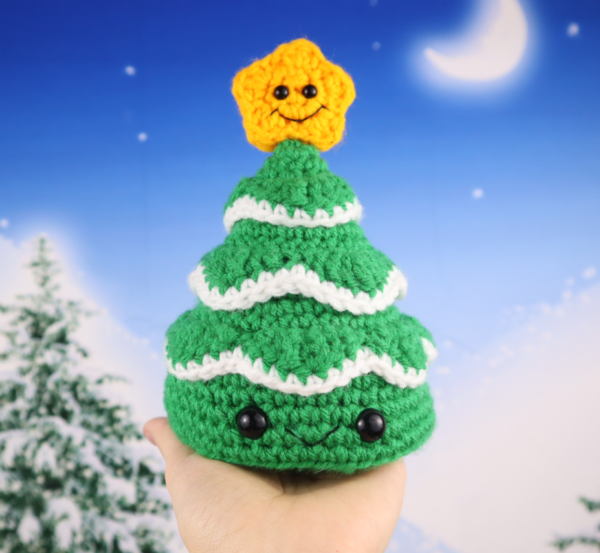 Christmas Tree Amigurumi - Free Crochet Pattern - StringyDingDing