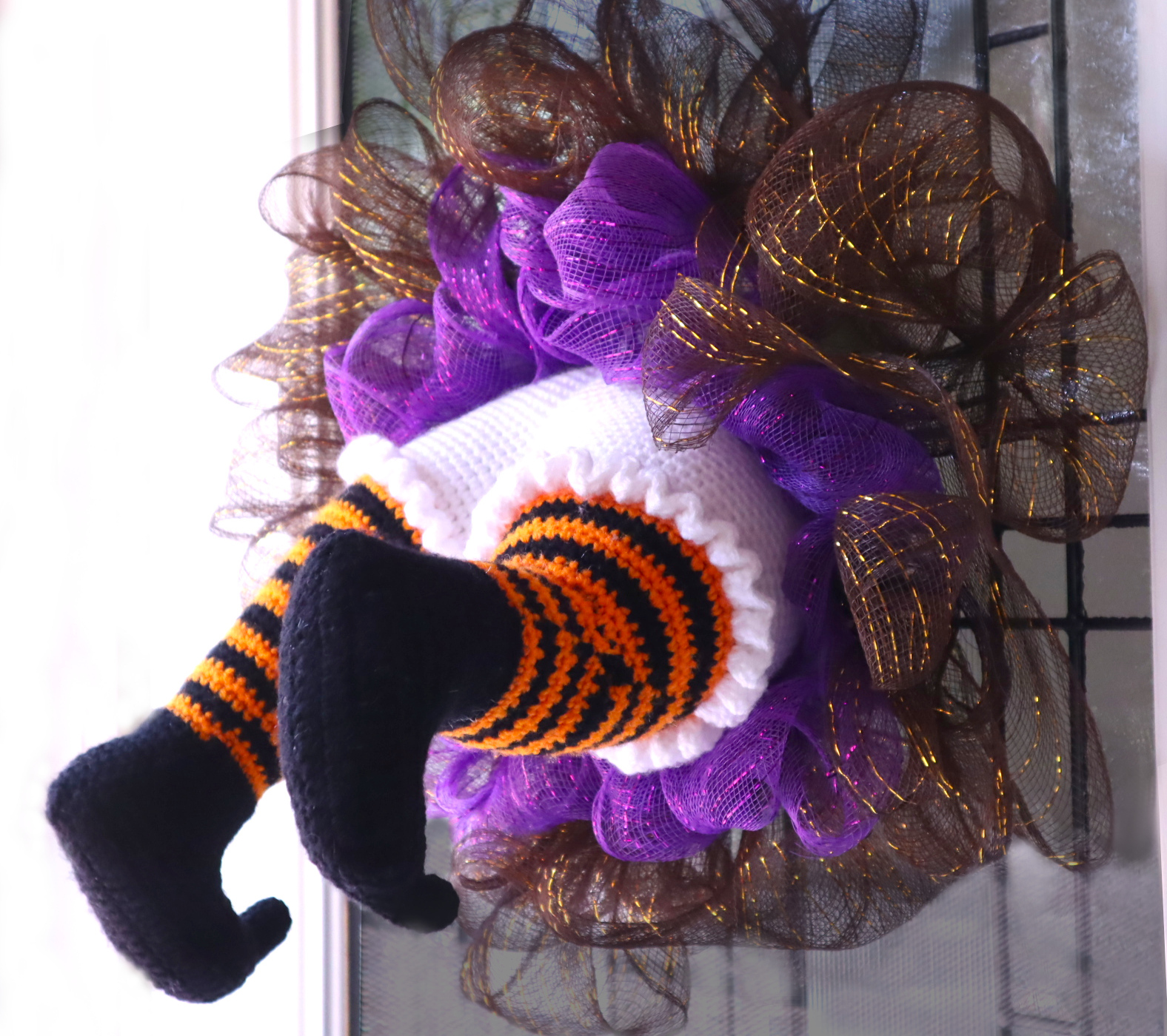 Free witch amigurumi crochet pattern wreath halloween