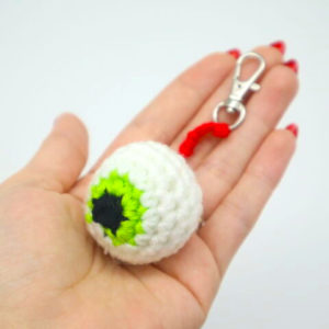 Free 6 minute eyeball crochet pattern