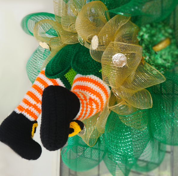 Leprechaun stuck in wreath free amigurumi crochet pattern