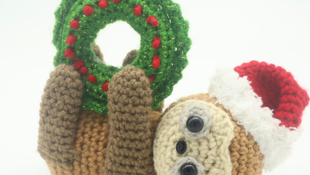 Free sloth amigurumi crochet pattern wreath christmas