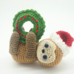 Christmas Sloth with Wreath Amigurumi – Free Crochet Pattern