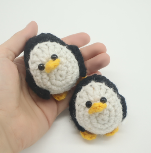 Free cute no sew scrap penguin amigurumi crochet pattern