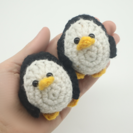 Free no sew scrap penguin amigurumi crochet pattern