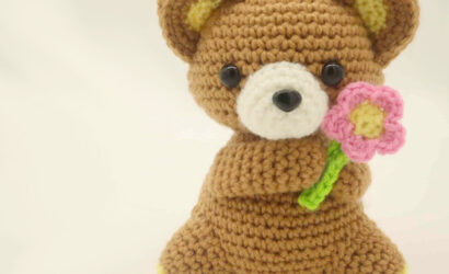Free bear with flower amigurumi crochet pattern