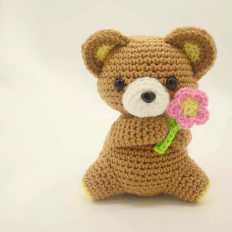 Free bear with flower amigurumi crochet pattern