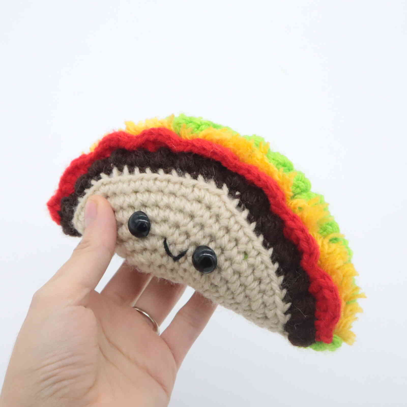 Free no sew taco amigurumi crochet pattern